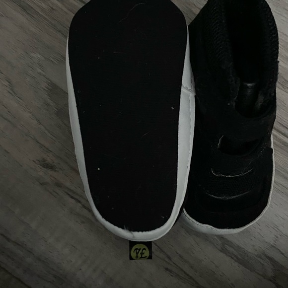 Baby shoes - Picture 3 of 4